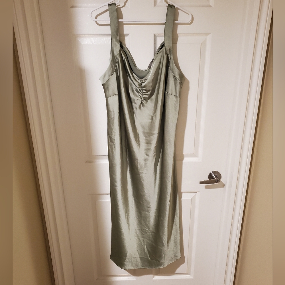 *NWT* Plus Size Silky Light Green Safe Satiny Midi Dress - Size 2X